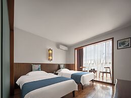 Castle peak yard Inn Guilin
