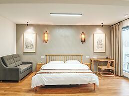 Castle peak yard Inn Guilin