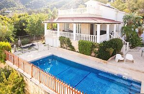 Pomos Harbour View Villa