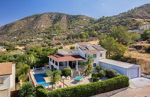 Pomos Harbour View Villa
