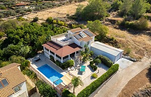 Pomos Harbour View Villa
