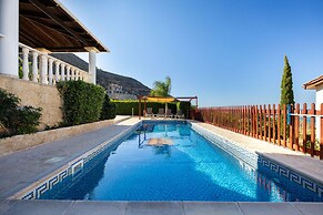 Pomos Harbour View Villa