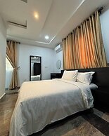REENS APARTMENT