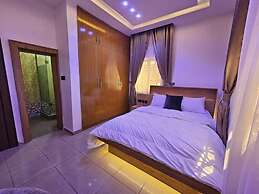 REENS APARTMENT