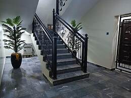 REENS APARTMENT
