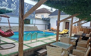 REENS APARTMENT
