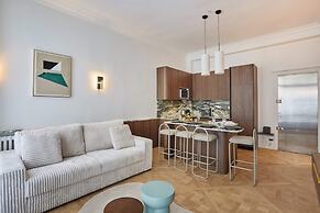 Superb Apartment on the Champs Elysees