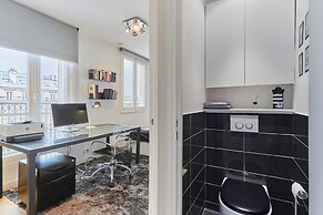 Superb Arc de Triomphe Apartment