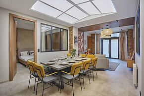 Exceptional Apartment Near Montmartre 10 People