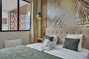 Exceptional Apartment Near Montmartre 10 People