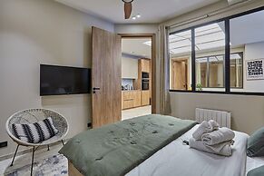 Exceptional Apartment Near Montmartre 10 People