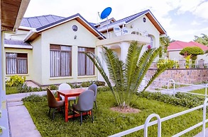 Emerald Villa Cafe & Restaurant