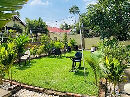 Emerald Villa Cafe & Restaurant