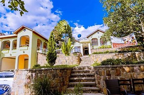 Emerald Villa Cafe & Restaurant