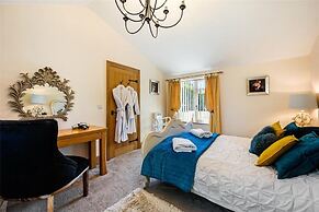 Meagill Cottage a Cozy Retreat With hot tub