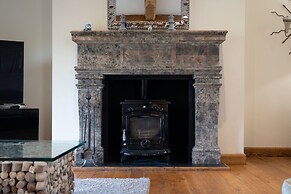 5-bed Country Retreat in Harrogate With Hot Tub