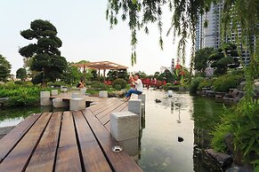 Refined Saigon - Vinhome Central Park