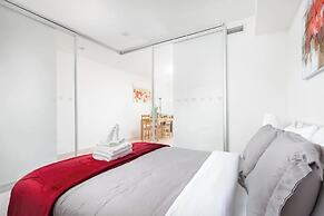 World Wide Stays Suite - Entertainment