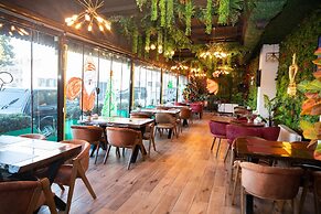 Caspian Buisness Hotel