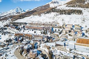 Simona Luxury Apartment few Steps From sk