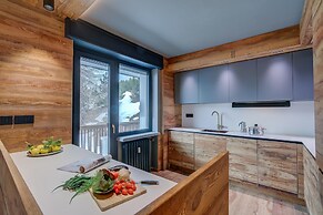 Simona Luxury Apartment few Steps From sk