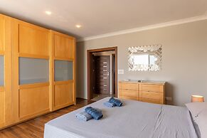 Modern Penthouse Savoy Garden in Gzira