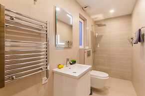 Modern Spacious apt 2mn to the sea Qawr