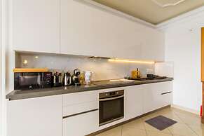 Magnificent Sunny Seafront Apart Sliema