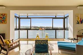 Magnificent Sunny Seafront Apart Sliema