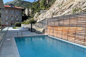 Modern House Apartment 4