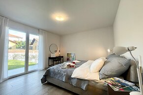 Modern House Apartment 1