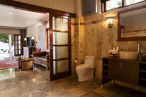 Seaside Oceana Suites by Mahaprana