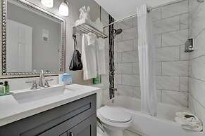 Pearl Suite a Balcony Bayview Suite Htd Pool