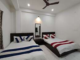 Goroomgo Mahadev Inn Varanasi