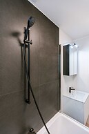 Huswell - Charming Central Apartment in Ostend - Perfect for 7 Guests