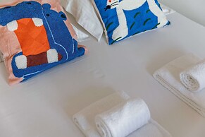 Huswell - Charming Central Apartment in Ostend - Perfect for 7 Guests