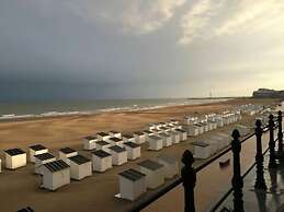 Huswell - Charming Central Apartment in Ostend - Perfect for 7 Guests