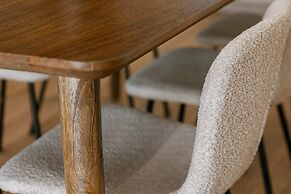 Huswell - Charming Central Apartment in Ostend - Perfect for 7 Guests