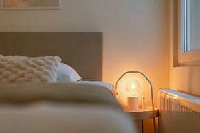 Huswell - Charming Central Apartment in Ostend - Perfect for 7 Guests