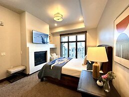 Blackstone Overlook 312 2 Bedroom Condo