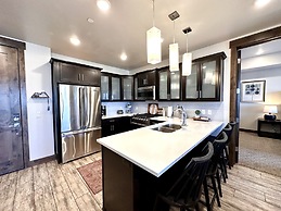 Blackstone Overlook 312 2 Bedroom Condo