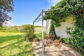 Relaxing Home Among the Tuscan Vineyards