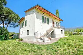 Relaxing Home Among the Tuscan Vineyards