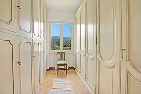 Relaxing Home Among the Tuscan Vineyards