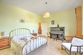 Relaxing Home Among the Tuscan Vineyards