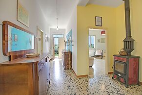 Relaxing Home Among the Tuscan Vineyards