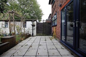 Spacious House for Relocating - Workers - Families