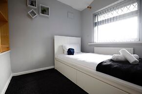 Spacious House for Relocating - Workers - Families