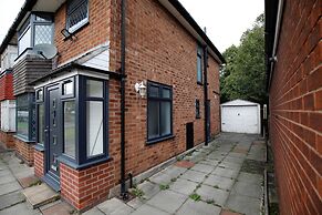 Spacious House for Relocating - Workers - Families