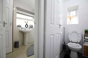 Spacious House for Relocating - Workers - Families